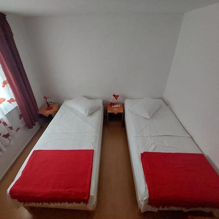 Holiday Home Zeljana Каприе Екстериор снимка